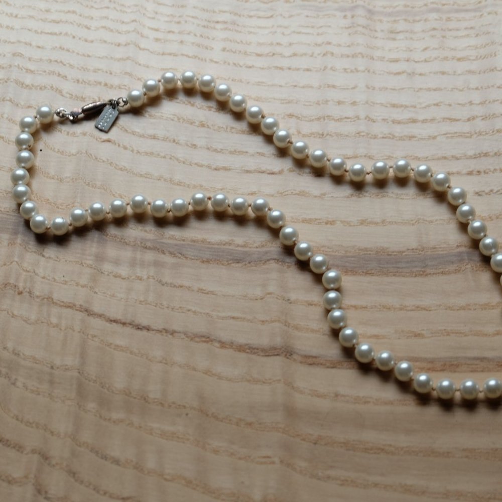 Tommy Hilfiger Pearl Necklace - Picture 2 of 6